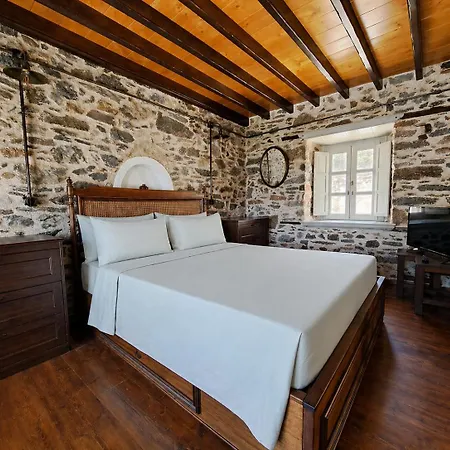 Restored 1800s Traditional Maisonette With Castle View Hébergement de vacances *