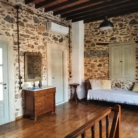 Restored 1800s Traditional Maisonette With Castle View *