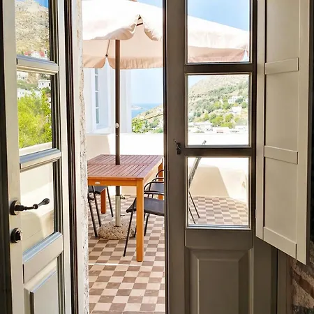 Restored 1800s Traditional Maisonette With Castle View Hébergement de vacances