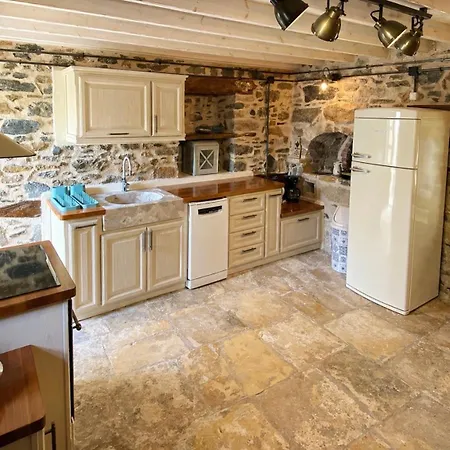Restored 1800s Traditional Maisonette With Castle View Hébergement de vacances Agia Marina (Leros)