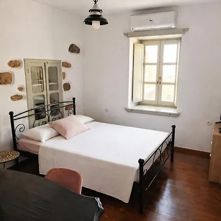 Restored 1800s Traditional Maisonette With Castle View