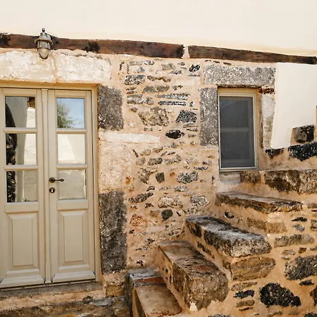 Nyaraló Restored 1800s Traditional Maisonette With Castle View Ajía Marína