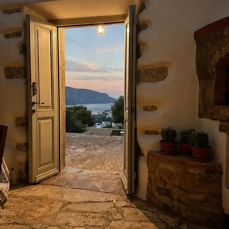 Restored 1800s Traditional Maisonette With Castle View